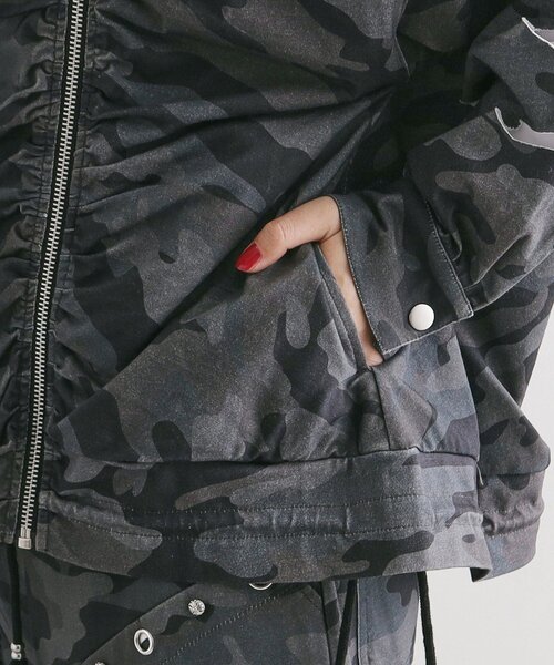 tk.TAKEO KIKUCHI（ティーケータケオキクチ）の「K’PJT by AOI 『Lightweight Parka』（パーカー・レディース・ブラック系/ブラック・66）」の22枚目の写真