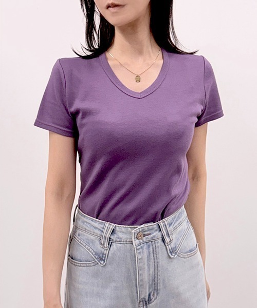 CLOTHY(クロシィ)の「【肌触りなめらかな綿混スムース素材♪】ベーシックVネック半袖Tシャツ(Tシャツ/カットソー・レディース・オフホワイト/ブラック/オリーブ/グレー/ピンク/イエロー/チャコールグレー/ダークグリーン/グレイッシュベージュ/ローズ/ブラウン/パープル/ネイビー・MEDIUM/LARGE/X-LARGE/SMALL/XX-LARGE)」の10枚目の写真