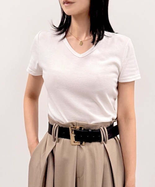 CLOTHY(クロシィ)の「【肌触りなめらかな綿混スムース素材♪】ベーシックVネック半袖Tシャツ(Tシャツ/カットソー・レディース・オフホワイト/ブラック/オリーブ/グレー/ピンク/イエロー/チャコールグレー/ダークグリーン/グレイッシュベージュ/ローズ/ブラウン/パープル/ネイビー・MEDIUM/LARGE/X-LARGE/SMALL/XX-LARGE)」の2枚目の写真