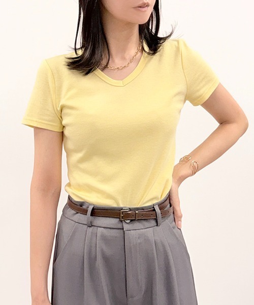 CLOTHY(クロシィ)の「【肌触りなめらかな綿混スムース素材♪】ベーシックVネック半袖Tシャツ(Tシャツ/カットソー・レディース・オフホワイト/ブラック/オリーブ/グレー/ピンク/イエロー/チャコールグレー/ダークグリーン/グレイッシュベージュ/ローズ/ブラウン/パープル/ネイビー・MEDIUM/LARGE/X-LARGE/SMALL/XX-LARGE)」の11枚目の写真