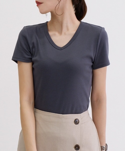 CLOTHY(クロシィ)の「【肌触りなめらかな綿混スムース素材♪】ベーシックVネック半袖Tシャツ(Tシャツ/カットソー・レディース・オフホワイト/ブラック/オリーブ/グレー/ピンク/イエロー/チャコールグレー/ダークグリーン/グレイッシュベージュ/ローズ/ブラウン/パープル/ネイビー・MEDIUM/LARGE/X-LARGE/SMALL/XX-LARGE)」の15枚目の写真