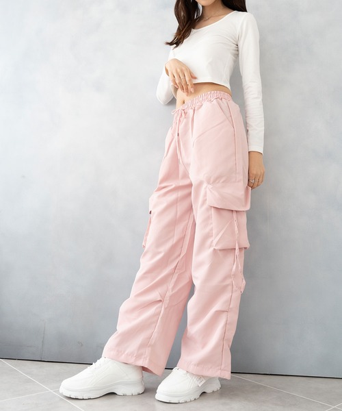 Asterellivi（アステレリビ）の「サイドポケット　ドロスト　カーゴ　ワイドパンツ（カーゴパンツ・レディース・ブルー/ブラック/アイボリー/ピンク/イエロー・FREE）」の18枚目の写真