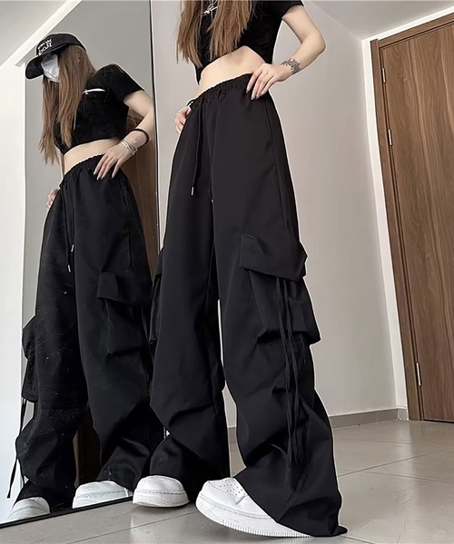 Asterellivi（アステレリビ）の「サイドポケット　ドロスト　カーゴ　ワイドパンツ（カーゴパンツ・レディース・ブルー/ブラック/アイボリー/ピンク/イエロー・FREE）」の7枚目の写真