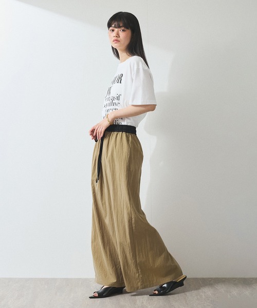 ADAM ET ROPE'(アダムエロペ)の「【WEB限定】ナイロンイージースカート(スカート・レディース・ブラック/ベージュ・38/36)」の4枚目の写真