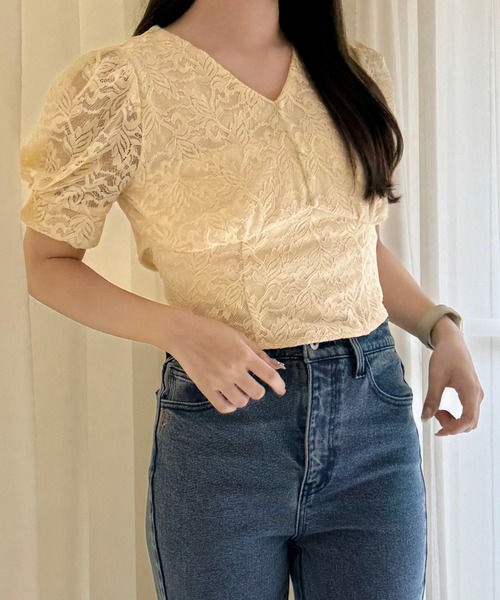 SELFIST(セルフィスト)の「バックリボンレースブラウス Vネック 夏服 フェミニン きれいめ(シャツ/ブラウス・レディース・ブラック/アイボリー・フリー)」の3枚目の写真
