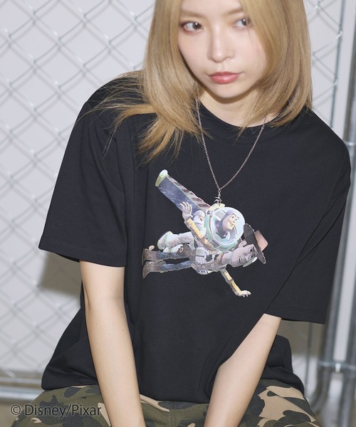 Disney(ディズニー)の「【トイ・ストーリー】 別注ルーズシルエットグラフィックTシャツ(Tシャツ/カットソー・メンズ・ブラック系2/ブラック系1/ブラック系3/ホワイト系2/ホワイト系1・XL/L/M/S)」の3枚目の写真