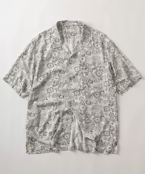 make a ray!(メイク ア レイ!)の「【78】とろみドレープ 総柄プリント オープンカラー 半袖シャツ/オーバーサイズ/ユニセックス(シャツ/ブラウス・メンズ・アイボリー/ブラック系その他/オレンジ/グリーン/ブラック系その他2/ライトブルー/ブラック/ホワイト/ネイビー/レッド/サックスブルー・M/L/XL)」の2枚目の写真