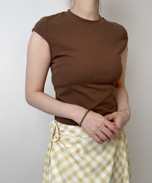 NANAHACHI(ナナハチ)の「スーパースリムフィット 半袖Tシャツ(Tシャツ/カットソー・レディース・レッド/ライム/グリーン/キャメル/ブラック/ブラウン/ホワイト・FREE)」の4枚目の写真
