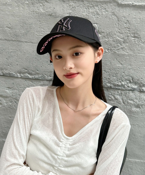 MLB Korea（エムエルビーコリア）の「◇MLB Korea/エムエルビーコリア◇正規品/ダイヤモンド刺繍ロゴパッチボールキャップ メジャーリーグ べースボール ロゴキャップ /Diamond Structure Ball Cap（キャップ・レディース・ブラック/ブラック×ピンク/ブラック×ゴールド・FREE）」の16枚目の写真