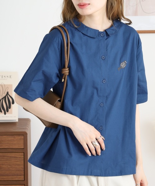 Emago(イマゴ)の「EMAGO 2WAY木とトリ刺繍シャツ(シャツ/ブラウス・レディース・ネイビー/チャコールグレー/ホワイト・FREE)」の2枚目の写真