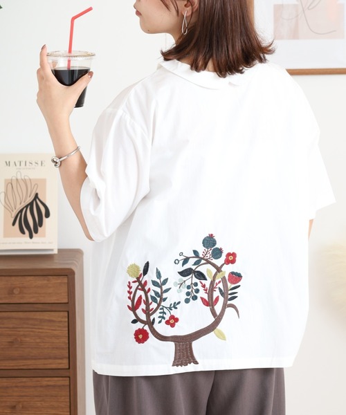 Emago(イマゴ)の「EMAGO 2WAY木とトリ刺繍シャツ(シャツ/ブラウス・レディース・ネイビー/チャコールグレー/ホワイト・FREE)」の12枚目の写真