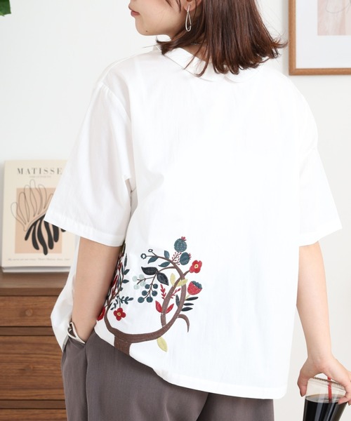 Emago(イマゴ)の「EMAGO 2WAY木とトリ刺繍シャツ(シャツ/ブラウス・レディース・ネイビー/チャコールグレー/ホワイト・FREE)」の13枚目の写真
