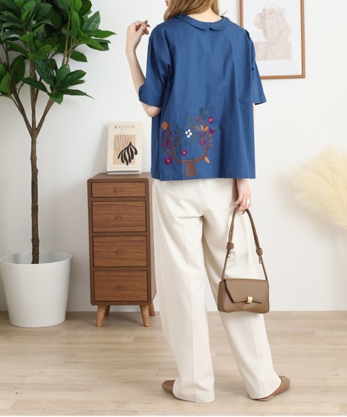 Emago(イマゴ)の「EMAGO 2WAY木とトリ刺繍シャツ(シャツ/ブラウス・レディース・ネイビー/チャコールグレー/ホワイト・FREE)」の21枚目の写真