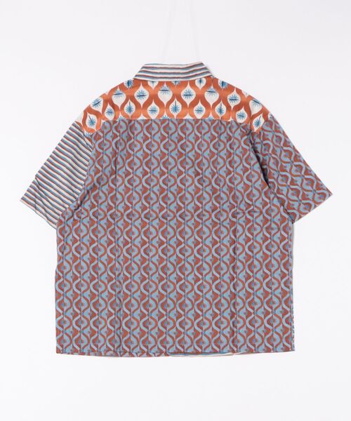 Desigual(デシグアル)の「半袖シャツ ソーレス(シャツ/ブラウス・メンズ・ブルー・S/M/L/XL)」の2枚目の写真