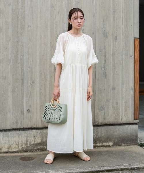 Bab（バブ）の「【S・Mサイズ展開】コットンボイルギャザーワンピース（ワンピース・レディース・ブルー/チャコールグレー/アイボリー・MEDIUM/SMALL）」の4枚目の写真
