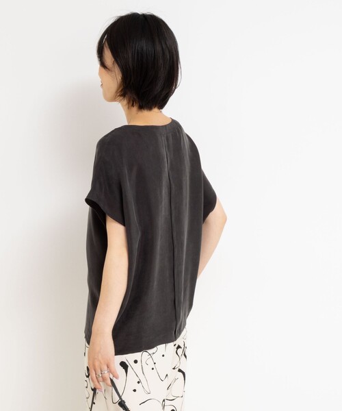 NOLLEY’S（ノーリーズ）の「《セットアップ対応》ウォッシャブルシルキーキュプラフレンチブラウス（シャツ/ブラウス・レディース・ブラウン/チャコールグレー・38）」の19枚目の写真