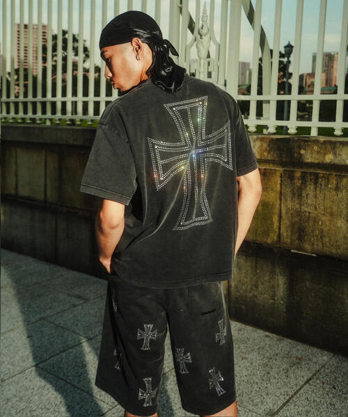 UNKNOWN LONDON(アンノウン・ロンドン)の「UNKNOWNLONDON/アンノウンロンドン/OUTLINE CROSS RHINESTONE T(Tシャツ/カットソー・メンズ・ブラック/レッド/ベージュ・L/XL/M)」の7枚目の写真