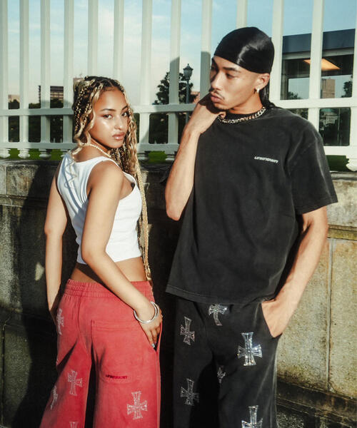 UNKNOWN LONDON(アンノウン・ロンドン)の「UNKNOWNLONDON/アンノウンロンドン/OUTLINE CROSS RHINESTONE T(Tシャツ/カットソー・メンズ・ブラック/レッド/ベージュ・L/XL/M)」の11枚目の写真