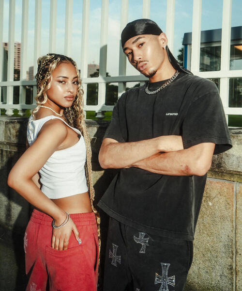 UNKNOWN LONDON(アンノウン・ロンドン)の「UNKNOWNLONDON/アンノウンロンドン/OUTLINE CROSS RHINESTONE T(Tシャツ/カットソー・メンズ・ブラック/レッド/ベージュ・L/XL/M)」の12枚目の写真