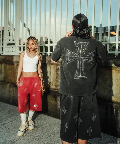 UNKNOWN LONDON(アンノウン・ロンドン)の「UNKNOWNLONDON/アンノウンロンドン/OUTLINE CROSS RHINESTONE T(Tシャツ/カットソー・メンズ・ブラック/レッド/ベージュ・L/XL/M)」の13枚目の写真