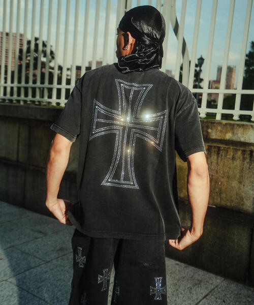 UNKNOWNLONDON／アンノウンロンドン／OUTLINE CROSS RHINESTONE T Outline Cross Rhinestone Tee
