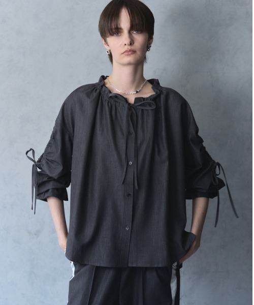 Muel Chic（ミュエルシック）の「Dali soft denim shirt ダリソフトデニムシャツ（シャツ/ブラウス・レディース・ブラック/ライトインディゴブルー/ダークインディゴブルー・FREE）」の2枚目の写真