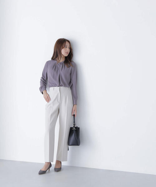 NATURAL BEAUTY BASIC（ナチュラルビューティーベーシック）の「◇フロントタックブラウス（シャツ/ブラウス・レディース・ベージュ/チャコールグレー/オフホワイト/ライトグリーン・MEDIUM/SMALL）」の10枚目の写真