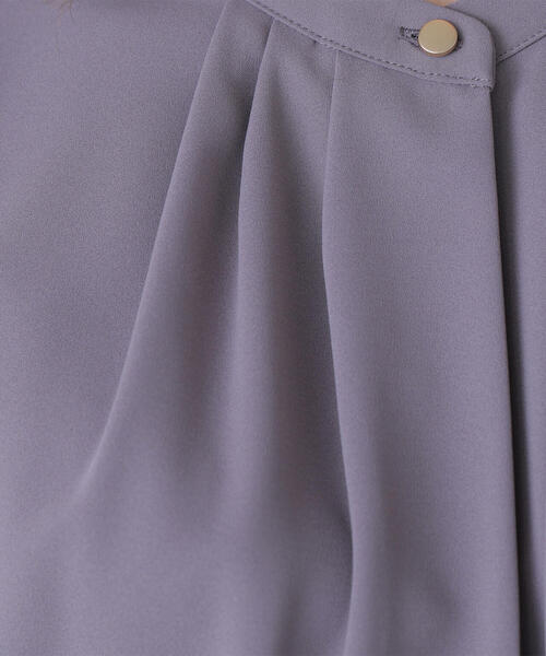 NATURAL BEAUTY BASIC（ナチュラルビューティーベーシック）の「◇フロントタックブラウス（シャツ/ブラウス・レディース・ベージュ/チャコールグレー/オフホワイト/ライトグリーン・MEDIUM/SMALL）」の13枚目の写真