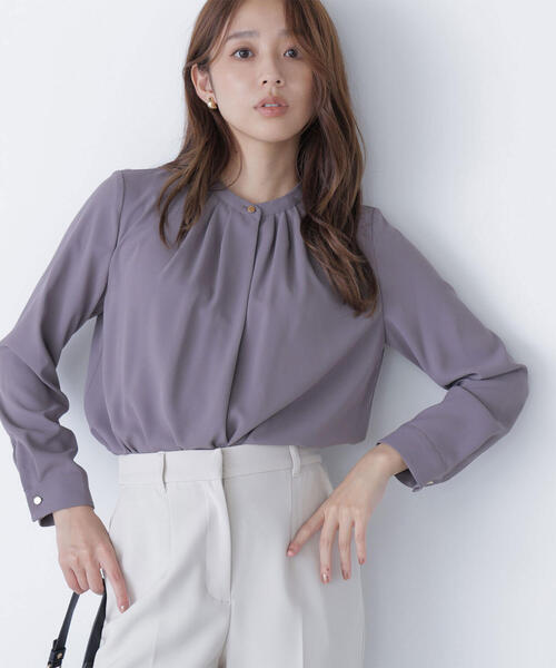 NATURAL BEAUTY BASIC（ナチュラルビューティーベーシック）の「◇フロントタックブラウス（シャツ/ブラウス・レディース・ベージュ/チャコールグレー/オフホワイト/ライトグリーン・MEDIUM/SMALL）」の3枚目の写真