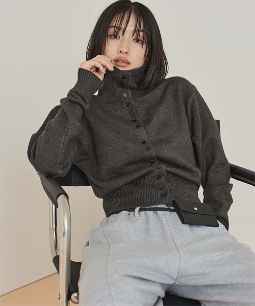 miette（ミエット）の「ダブルボタンカーディガン（カーディガン/ボレロ・レディース・チャコール/ブラウン/レッド/ライトブルー・M/S）」の2枚目の写真