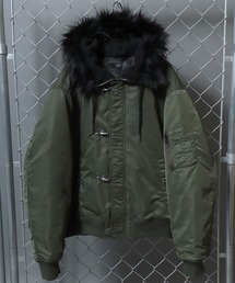 ANPAS（アンパス）の「ANPAS Nylon Twill N-2B Fireman Buckle Jacket/別注 ナイロンツイル N-2B ファイヤーマンバックル ジャケット ミリタリーブルゾン フェイクファーフーデッドブルゾン アウター メンズ レディース（ブルゾン）」