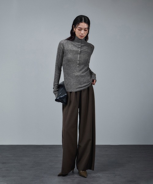 SALON adam et rope'(サロン アダム エ ロペ)の「リブニット2WAYタートルネックプルオーバー(ニット/セーター・レディース・グレー/オフホワイト/ブラック・FREE)」の12枚目の写真