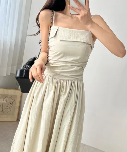 Aelina（エリナ）の「シャーリングキャミワンピース（ワンピース・レディース・ブラック/ベージュ/ホワイト・F）」の13枚目の写真