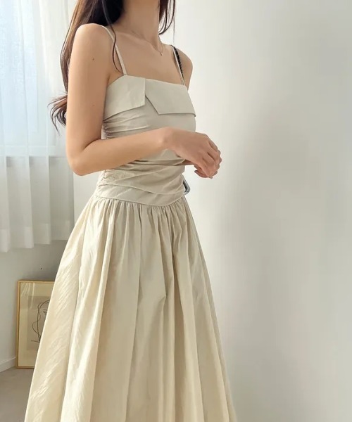 Aelina（エリナ）の「シャーリングキャミワンピース（ワンピース・レディース・ブラック/ベージュ/ホワイト・F）」の17枚目の写真