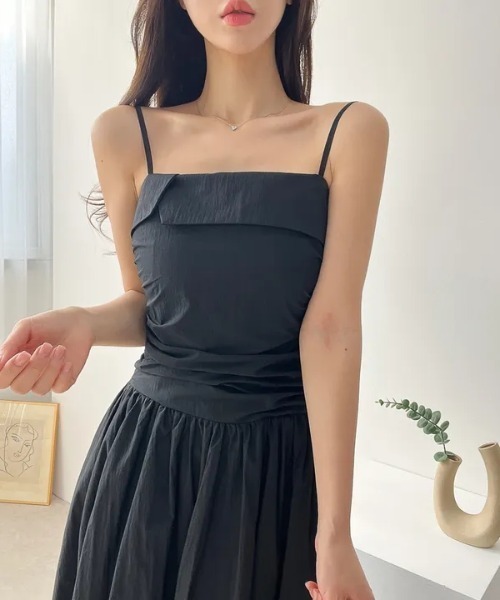 Aelina（エリナ）の「シャーリングキャミワンピース（ワンピース・レディース・ブラック/ベージュ/ホワイト・F）」の19枚目の写真