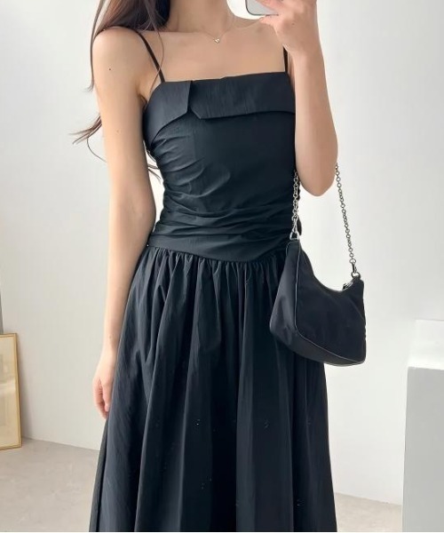 Aelina（エリナ）の「シャーリングキャミワンピース（ワンピース・レディース・ブラック/ベージュ/ホワイト・F）」の22枚目の写真
