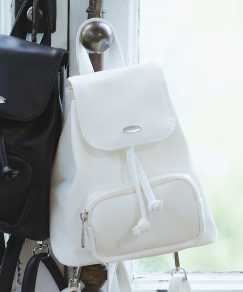 BRANSHES（ブランシェス）の「ミニリュック（バックパック/リュック・キッズ・ブラック/アイボリー・FREE）」の2枚目の写真