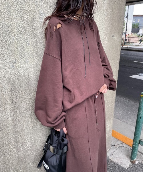 AIC.(エーアイシー)の「ダメージ加工オーバーサイズスウェットトップス(スウェット・レディース・グレー/ブラウン・FREE)」の15枚目の写真