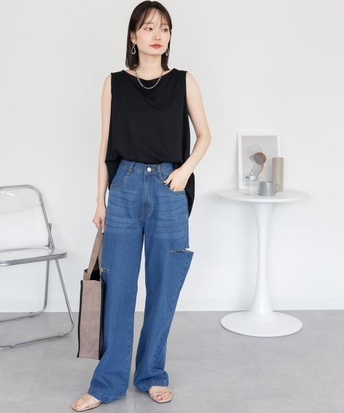 aity(アイティ)の「脇タックノースリーブトップス きれいめ コットン 大きいサイズ(Tシャツ/カットソー・レディース・ホワイト/ブラック/グレイッシュベージュ・M~L/LL~3L/4L~5L)」の2枚目の写真