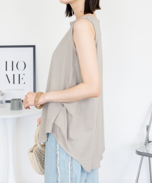 aity(アイティ)の「脇タックノースリーブトップス きれいめ コットン 大きいサイズ(Tシャツ/カットソー・レディース・ホワイト/ブラック/グレイッシュベージュ・M~L/LL~3L/4L~5L)」の6枚目の写真