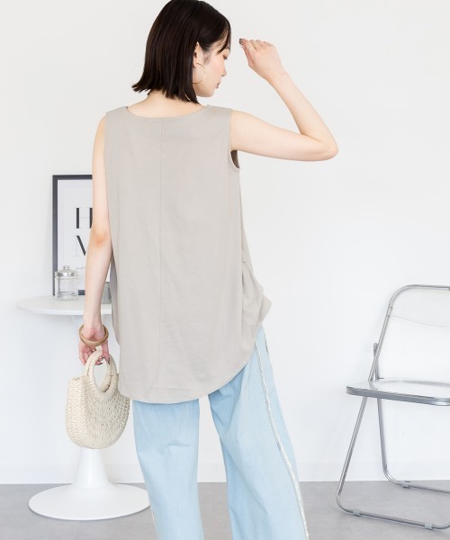 aity(アイティ)の「脇タックノースリーブトップス きれいめ コットン 大きいサイズ(Tシャツ/カットソー・レディース・ホワイト/ブラック/グレイッシュベージュ・M~L/LL~3L/4L~5L)」の7枚目の写真