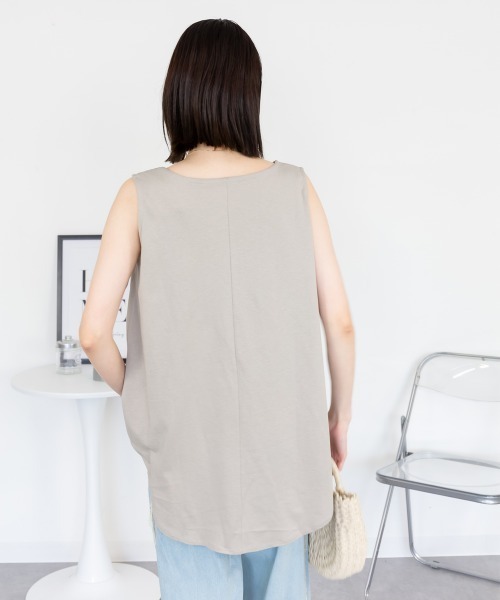 aity(アイティ)の「脇タックノースリーブトップス きれいめ コットン 大きいサイズ(Tシャツ/カットソー・レディース・ホワイト/ブラック/グレイッシュベージュ・M~L/LL~3L/4L~5L)」の9枚目の写真