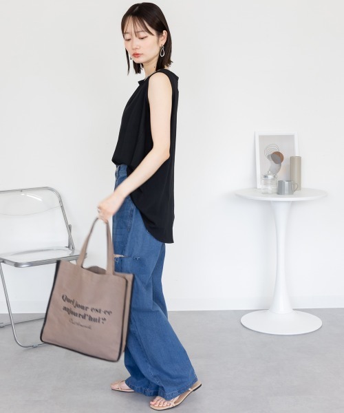 aity(アイティ)の「脇タックノースリーブトップス きれいめ コットン 大きいサイズ(Tシャツ/カットソー・レディース・ホワイト/ブラック/グレイッシュベージュ・M~L/LL~3L/4L~5L)」の10枚目の写真