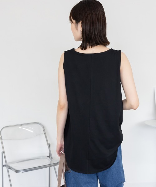 aity(アイティ)の「脇タックノースリーブトップス きれいめ コットン 大きいサイズ(Tシャツ/カットソー・レディース・ホワイト/ブラック/グレイッシュベージュ・M~L/LL~3L/4L~5L)」の13枚目の写真