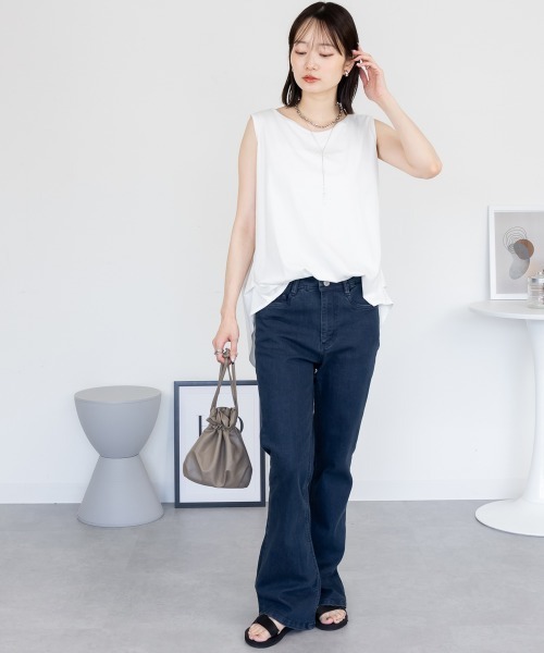 aity(アイティ)の「脇タックノースリーブトップス きれいめ コットン 大きいサイズ(Tシャツ/カットソー・レディース・ホワイト/ブラック/グレイッシュベージュ・M~L/LL~3L/4L~5L)」の14枚目の写真