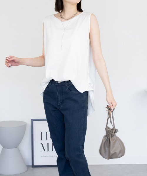 aity(アイティ)の「脇タックノースリーブトップス きれいめ コットン 大きいサイズ(Tシャツ/カットソー・レディース・ホワイト/ブラック/グレイッシュベージュ・M~L/LL~3L/4L~5L)」の15枚目の写真