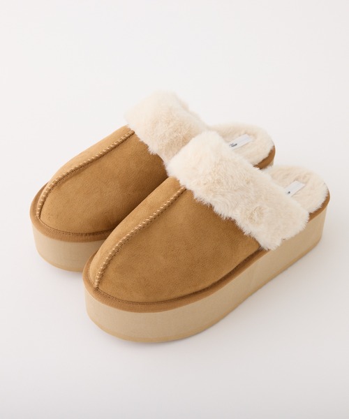 one after another NICE CLAUP（ワンアフターアナザーナイスクラップ）の「2wayフェイクムートンサボ（サンダル・レディース・キャメル/ブラック/オフホワイト・S/L/M）」の10枚目の写真