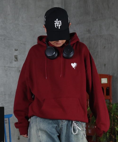 ILL'S(イルズ)の「裏起毛 ハート ワンポイント刺繍 パーカー フーディー メンズ レディース ユニセックス(パーカー・メンズ・レッド/ブラック/ホワイト・L/M)」の3枚目の写真