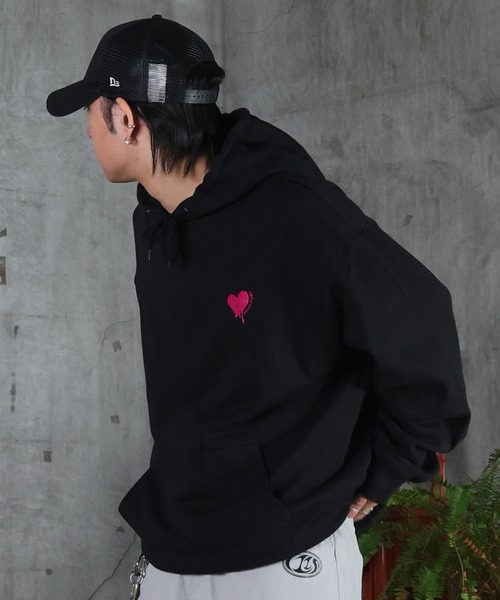 ILL'S(イルズ)の「裏起毛 ハート ワンポイント刺繍 パーカー フーディー メンズ レディース ユニセックス(パーカー・メンズ・レッド/ブラック/ホワイト・L/M)」の10枚目の写真