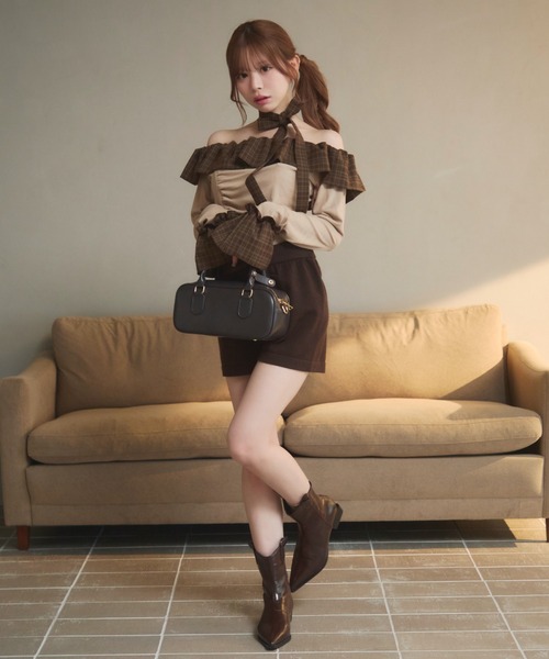 TITTY&CO.（ティティーアンドコー）の「チェックフリルオフショルダートップス（Tシャツ/カットソー・レディース・ベージュ/アイボリー/ブラック/グレー・FREE）」の22枚目の写真